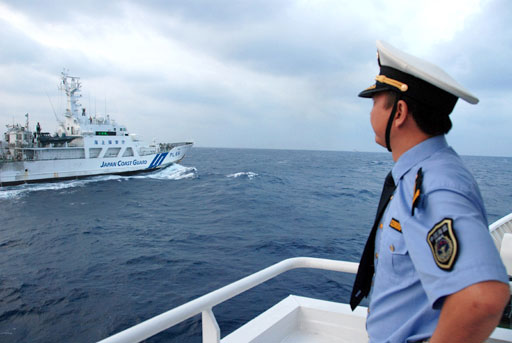 中国海监66、46船编队再次巡航钓鱼岛领海            图片：国家海洋局