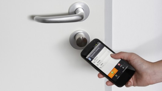 The ShareKey app uses NFC to lock and unlock doors (Photo: Fraunhofer SIT) The ShareKey app uses NFC to lock and unlock doors (Photo: Fraunhofer SIT)