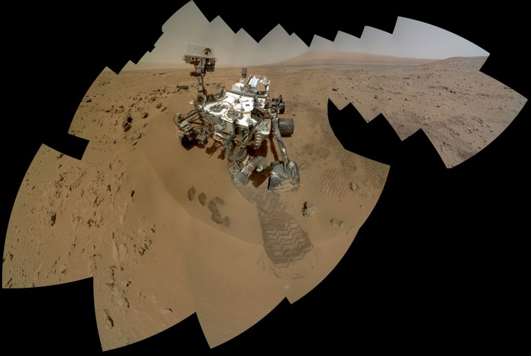 Mosaic self-portrait NASA Mars rover Curiosity taken by its Mars Hand Lens Imager (Image:...