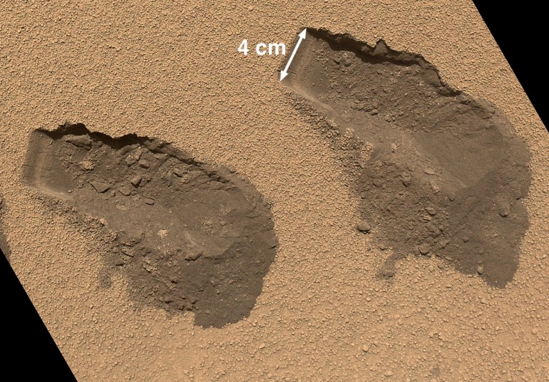 Close up of scoop areas at “Rocknest” (Image: NASA/JPL-Caltech/MSSS)