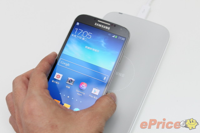 三星 Galaxy S4 无线充电组、无线分享器试用 三星 Galaxy S4 无线充电组、无线分享器试用